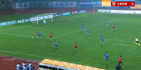 球探体育-南京城市2-1逆转长春亚泰，泽-维托尔破门、余梦辉建功