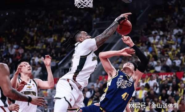 你可是现役国手啊?运动战0分+4失误+发球被断,主帅冲他一顿怒吼