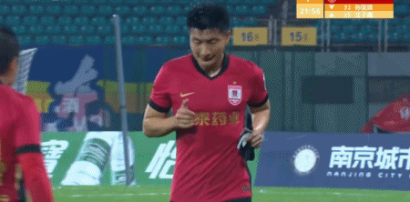 球探体育-南京城市2-1逆转长春亚泰，泽-维托尔破门、余梦辉建功