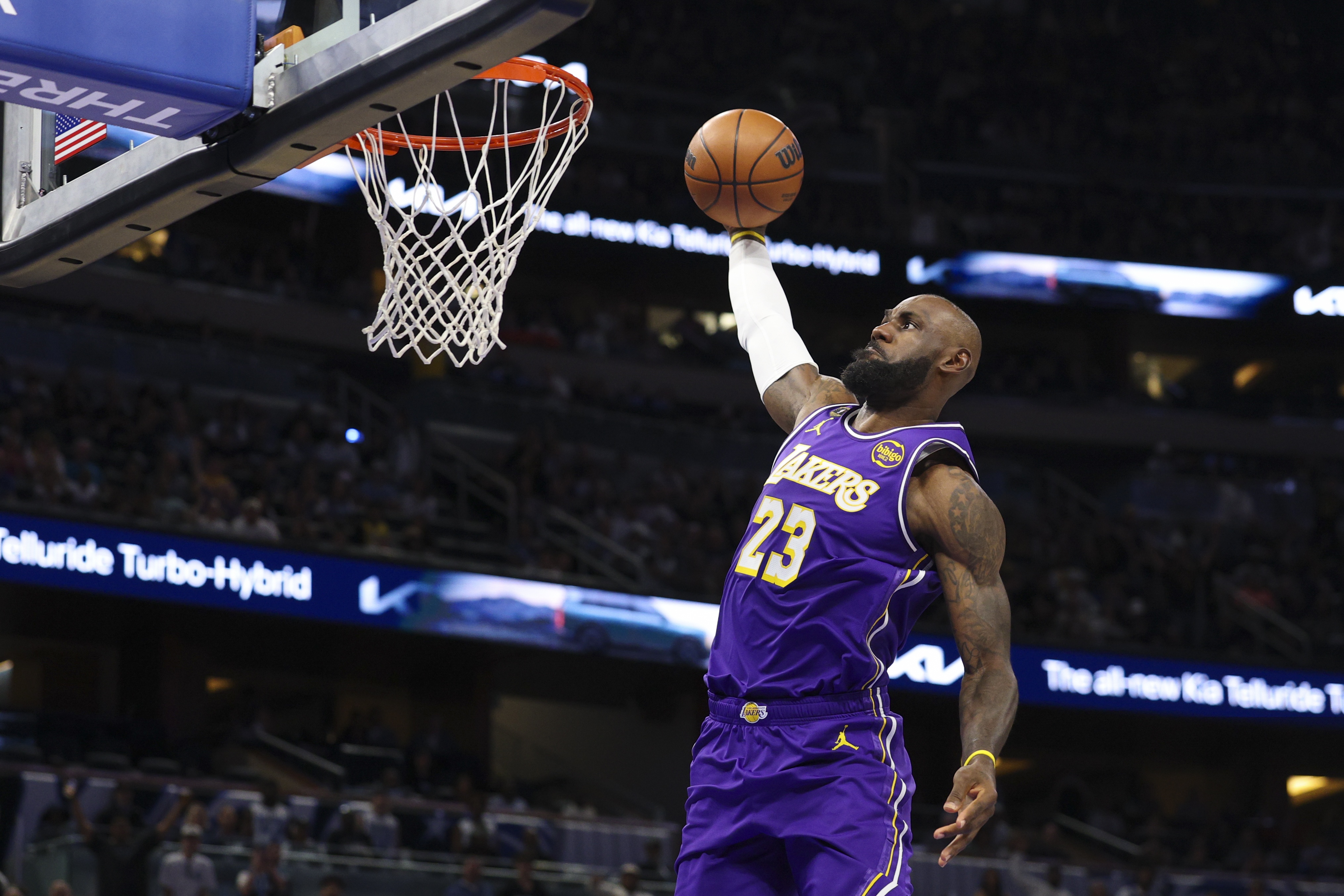 球探-老詹仅出手8次!东契奇恐怖高效自成一档 湖人防守磨合有意外惊喜